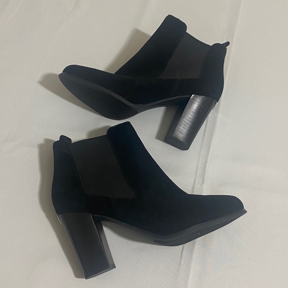 NWOB MICHAEL KORS Black Suede Pull-on Ankle Boots w MK Logo Women's Size 6M